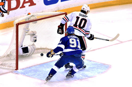 Chacago's Patrick Sharp (10) scores a goal in front of