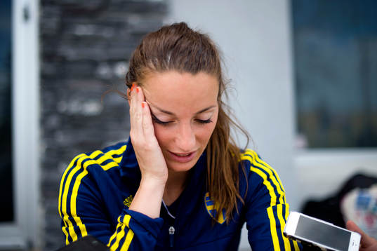 Sveriges Kosovare Asllani blir intervjuad
