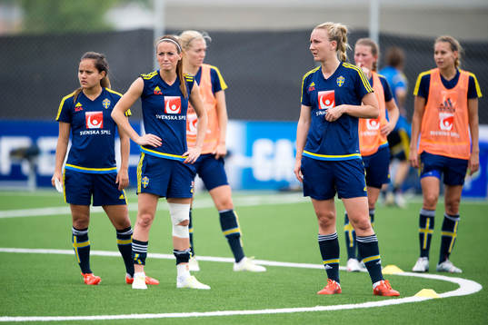 Sveriges Malin Diaz Pettersson, Kosovare Asllani och Emma