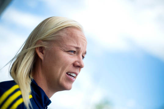 Sveriges Caroline Seger blir intervjuad