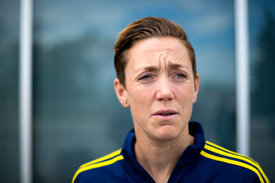 Sveriges Therese Sjögran blir intervjuad