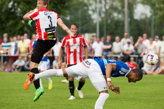 Salif Camara Jönsson från Trelleborg nickar fram 1-0