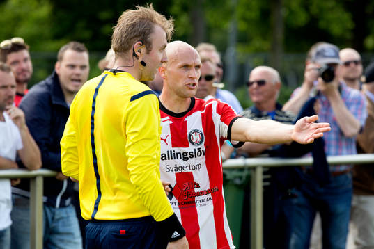 Freddy Borg från Höllviken i vilda protester mot målet