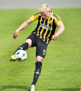IFK Hässleholms Linus Svensson i matchen i division 2