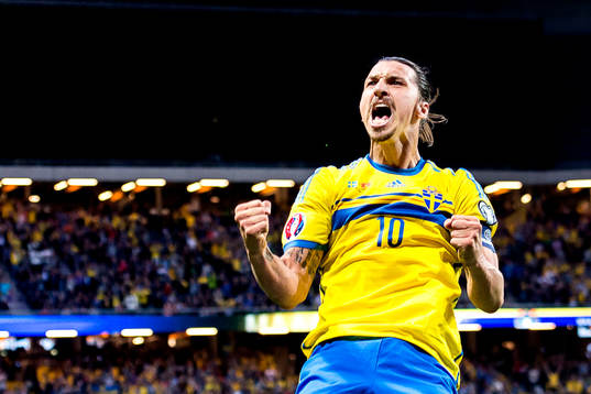 Sveriges Zlatan Ibrahimovic jublar