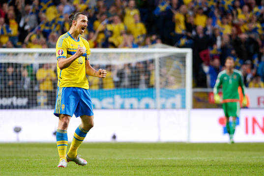 Sveriges Zlatan Ibrahimovic jublar