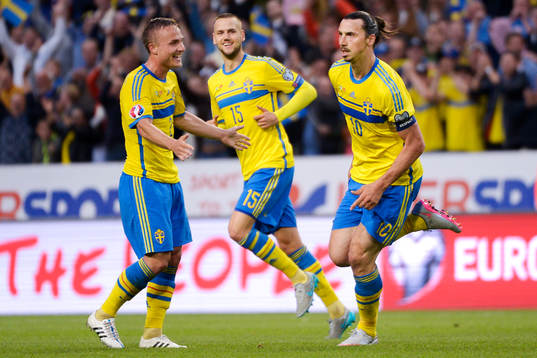 Sveriges Pierre Bengtsson, Alexander Milosevic  och Zlatan