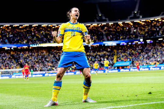 Sveriges Zlatan Ibrahimovic jublar