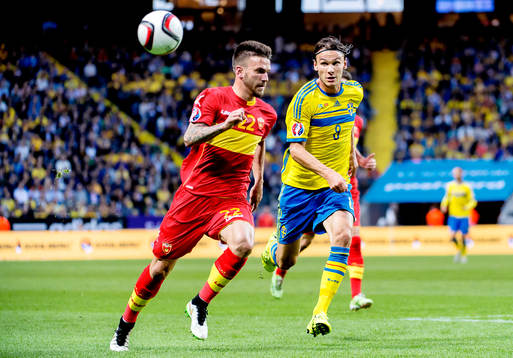 Montenegros Zarko Tomasevic och Sveriges Albin Ekdal