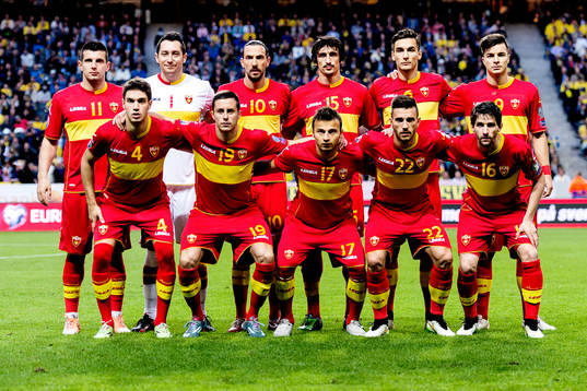Montenegros Fatos Beciraj, målvakt Mladen Bozovic, Marko