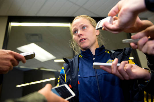 Sveriges Lisa Dahlkvist blir intervjuad