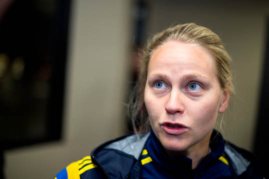 Sveriges Lisa Dahlkvist blir intervjuad