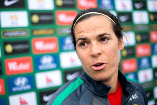 Australiens målvakt Lydia Williams blir intervjuad