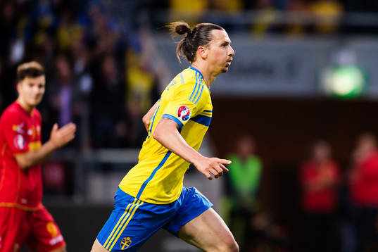 Sveriges Zlatan Ibrahimovic jublar