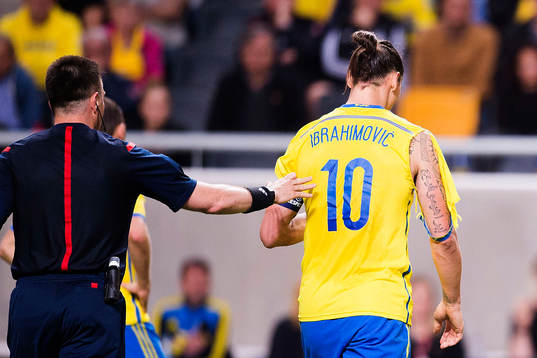 Sveriges Zlatan Ibrahimovic har fått sin tröja