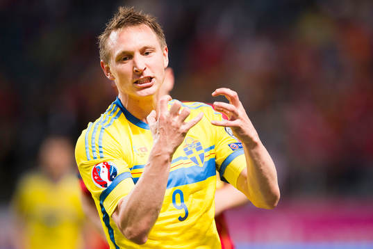 Sveriges Kim Källström reagerar