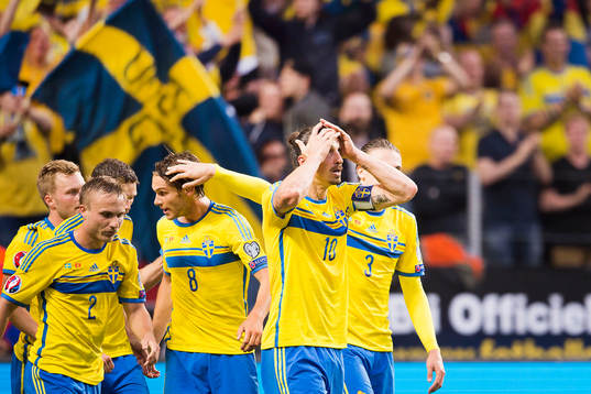 Sveriges spelare jublar
