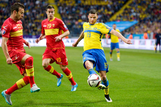 Montenegros Elsad Zverotic och Adam Marusic utmanar