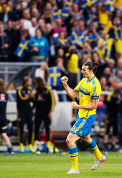 Sveriges Zlatan Ibrahimovic jublar