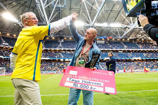 Tage Isaksson (Årets Eldsjäl) tar emot pris i det svenska