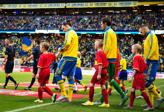 Sveriges Zlatan Ibrahimovic, målvakt Andreas Isaksson och