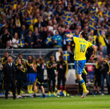Sveriges Zlatan Ibrahimovic jublar