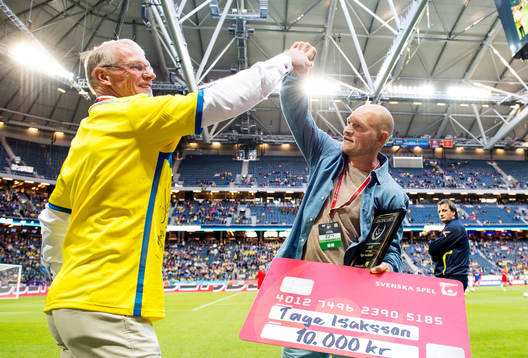 Tage Isaksson (Årets Eldsjäl) tar emot pris i det svenska