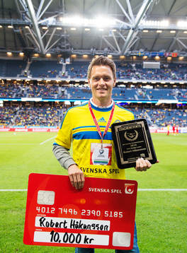 Robert Håkansson (Årets Manliga Ledare) har tagit emot