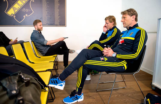 Sveriges förbundskapten Håkan Ericson och Emil Krafth