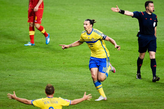 Sveriges Zlatan Ibrahimovic jublar