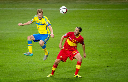 Sveriges Sebastian Larsson och Montenegros Dejan Damjanovic