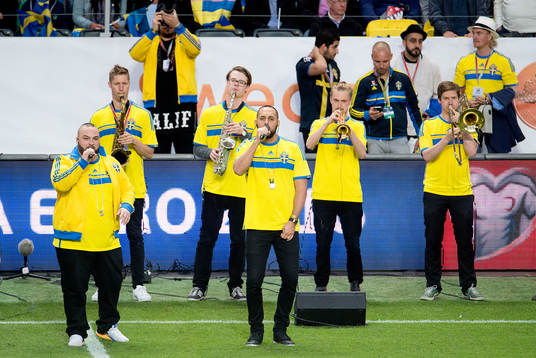 Medina framför VM-låten