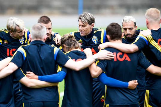 Bläddra bland fler bilder av Fotboll, U21 EM, Sverige, Träning