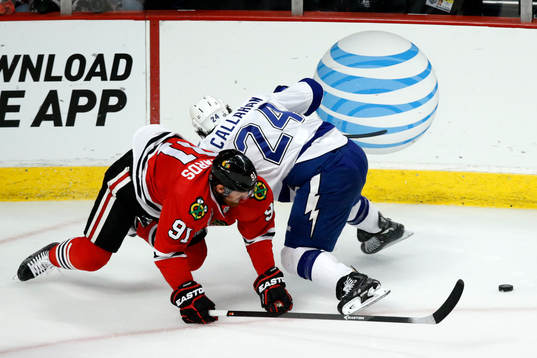 Chicago Blackhawks center Brad Richards (91) battles Tampa
