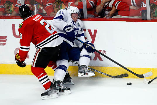 Chicago Blackhawks defenseman Duncan Keith (2) and Tampa