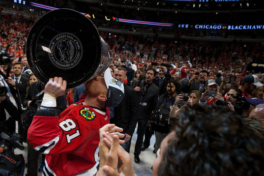 Chicago Blackhawks right wing Marian Hossa (81) celebrates