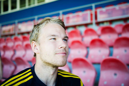 Sveriges Oscar Lewicki pratar med media