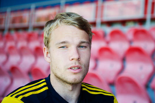 Sveriges Oscar Lewicki pratar med media