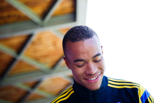 Sveriges Robin Quaison pratar med media