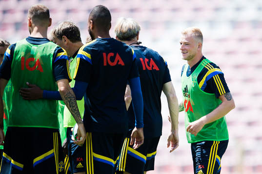 Sveriges John Guidetti när laget samlas