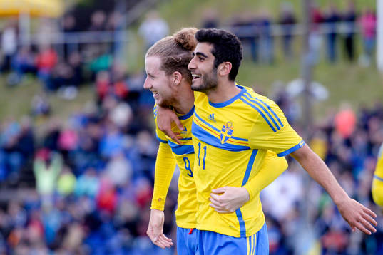 Sveriges Samuel Gustafson och Ferhad Ayaz jublar