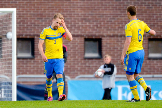 Sveriges Jacob Une Larsson deppar