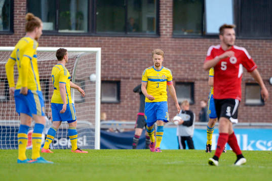 Sveriges Jacob Une Larsson deppar