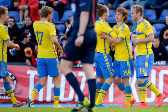 Sveriges Sam Lundholm jublar