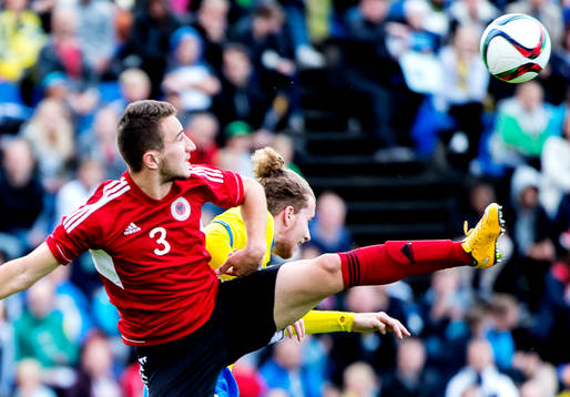 Albaniens Erdis Gurishta och Sveriges Samuel Gustafson i en