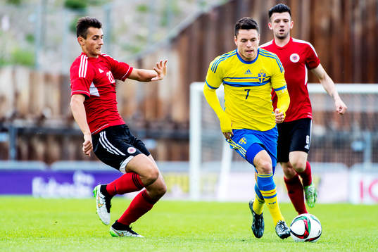 Sveriges Kerim Mrabti, Albaniens Ron Broja och Klodian Gino