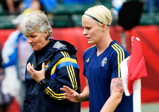 Sveriges förbundskapten Pia Sundhage och Nilla Fischer