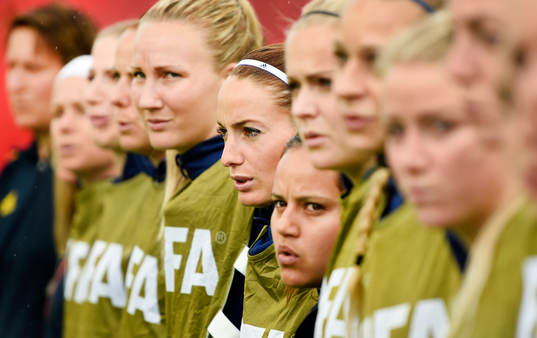 Sveriges Kosovare Asllani börjar på bänken