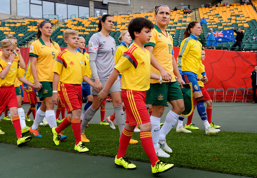 Australiens Lisa De Vanna och Sveriges Lotta Schelin
