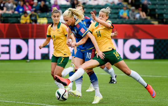 Australiens Stephanie Catley och Alanna Kennedy kan inte